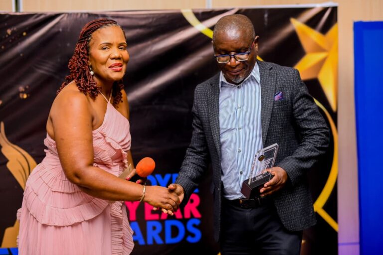 RFA Representitive Receiving the Award from ECAM President.